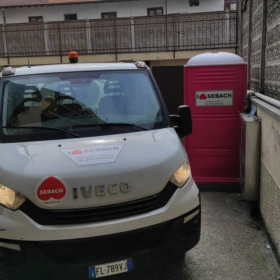 Bagno mobile in cantiere condominio Cerro Maggiore Milano